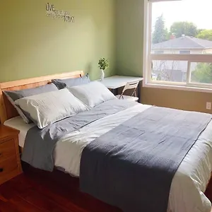 Nice With Private Bath In Mid Town , Toronto Kanada