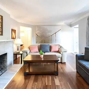 Lovely 10 Minutes To Downtown !!! , Victoria Kanada