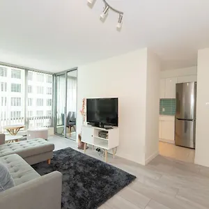 Apartment Chic 2-bedroom In Central Downtown With Stunning Water Views, Vancouver