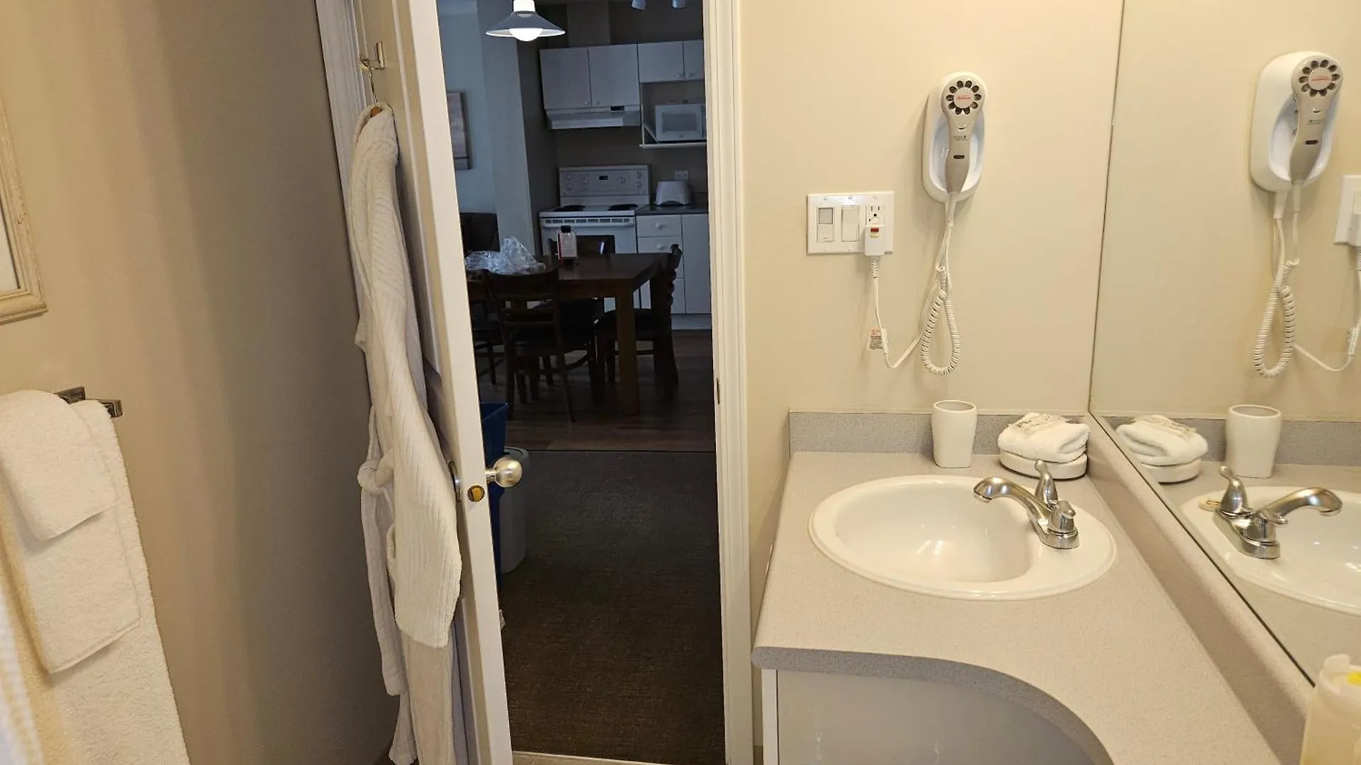 *** Aparthotel Times Square Suites Hotel Vancouver Canada